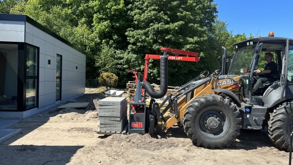 levering af fliser til belægning